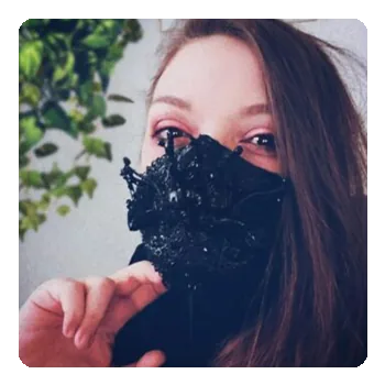 Porträt von Jules B. Asches mit schwarzer Spitzenmaske